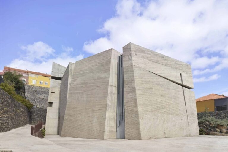 کلیسای نجات‌دهنده مقدس در تنریف، برنده جایزه ساختمان سال جهان ۲۰۲۵ شد