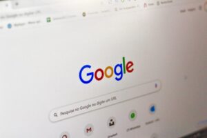 این عبارت را در گوگل جست‌و‌جو کنید و یک اتفاق جالب را ببینید